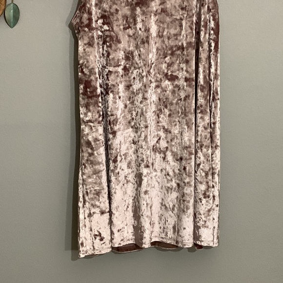 Forever 21 Light Pink Velvet Sleeveless Dress Size Medium - Picture 3 of 7